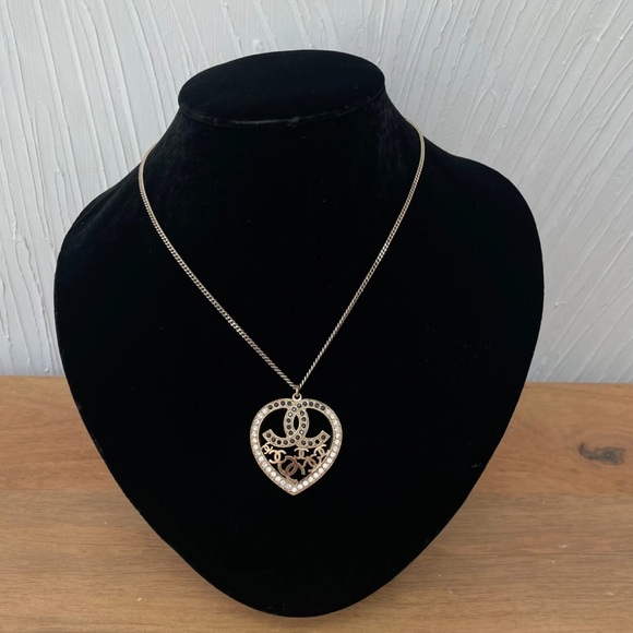 Chanel CC Heart Charm Necklace - Picture 1 of 4